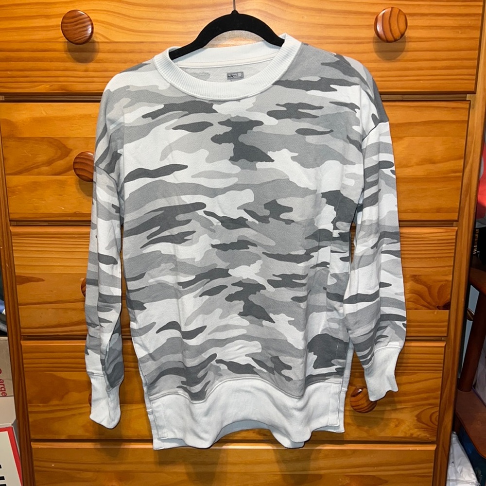 Aerie grey camo print pullover!